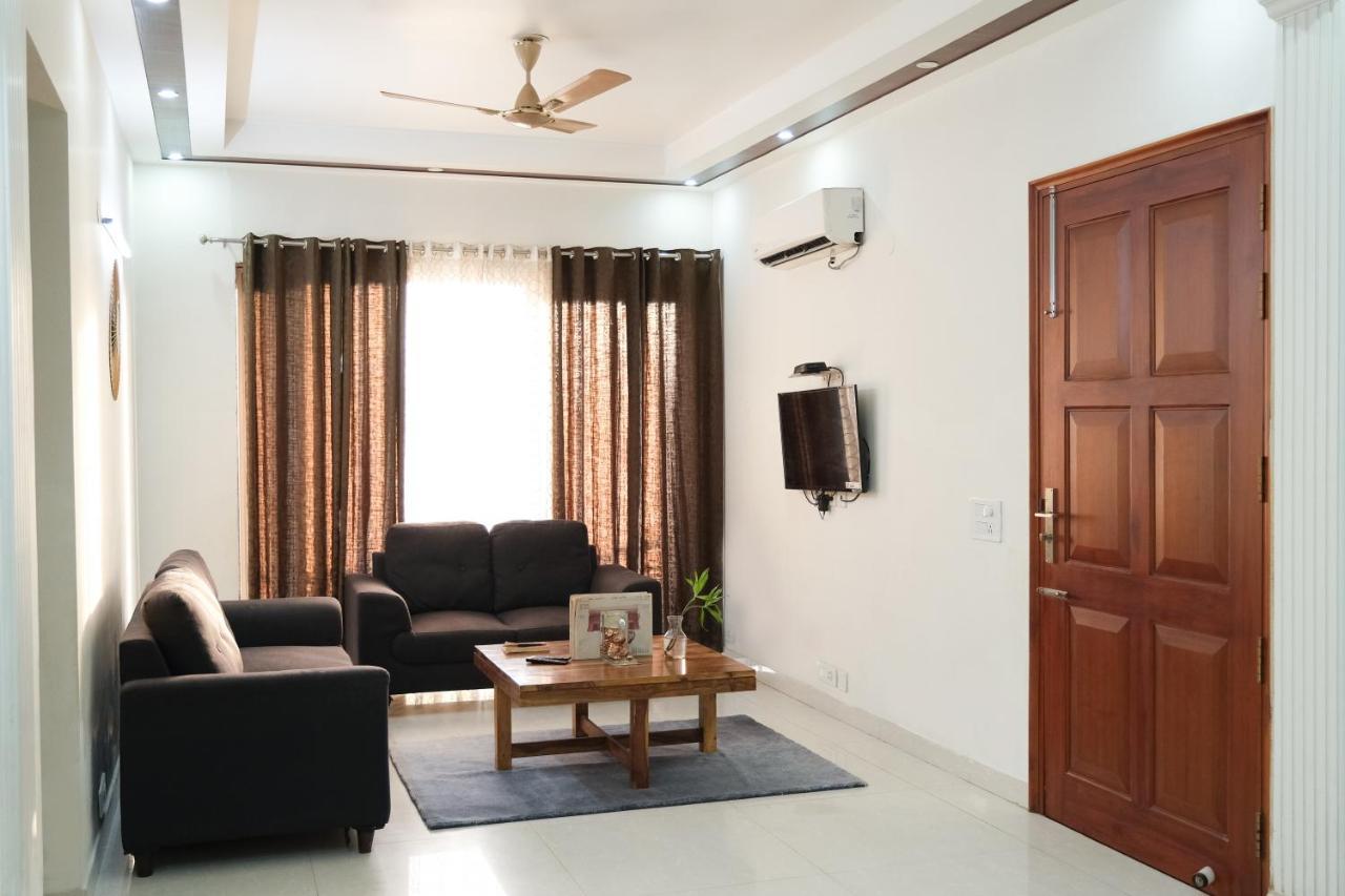 Lime Tree Luxurious 3Bhk Serviced Apartment Near Medanta Gurgaon Exterior photo