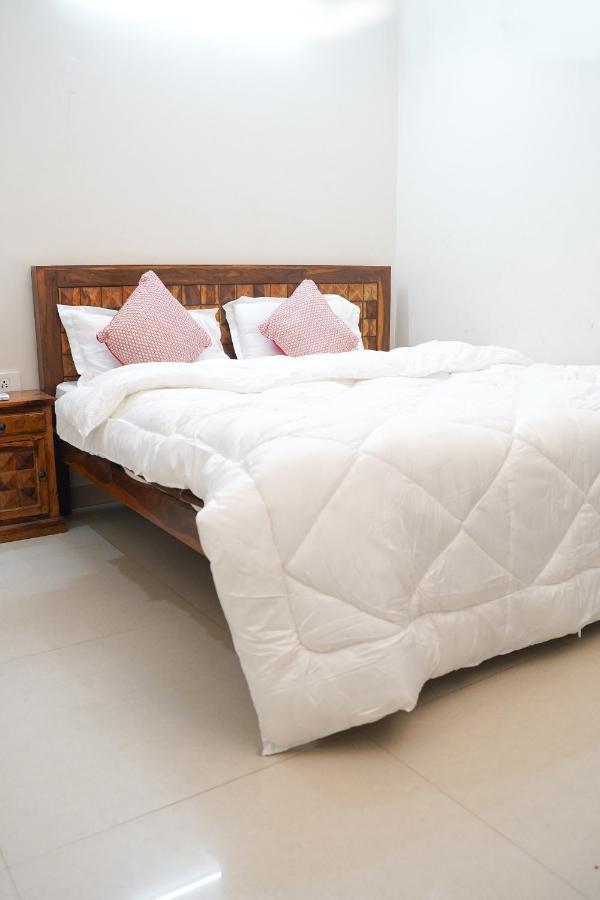 Lime Tree Luxurious 3Bhk Serviced Apartment Near Medanta Gurgaon Exterior photo
